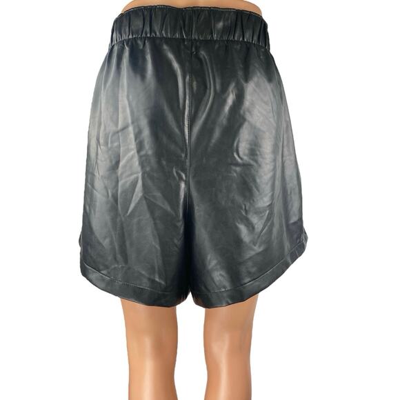 Abercrombie & Fitch Black Faux Vegan Leather Elastic Waist Wide Leg Shorts Sz L - Picture 3 of 4